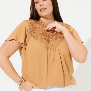 Torrid Tan Washable Crinkle Gauze Yoke Flutter Short Sleeve - Size: 1X